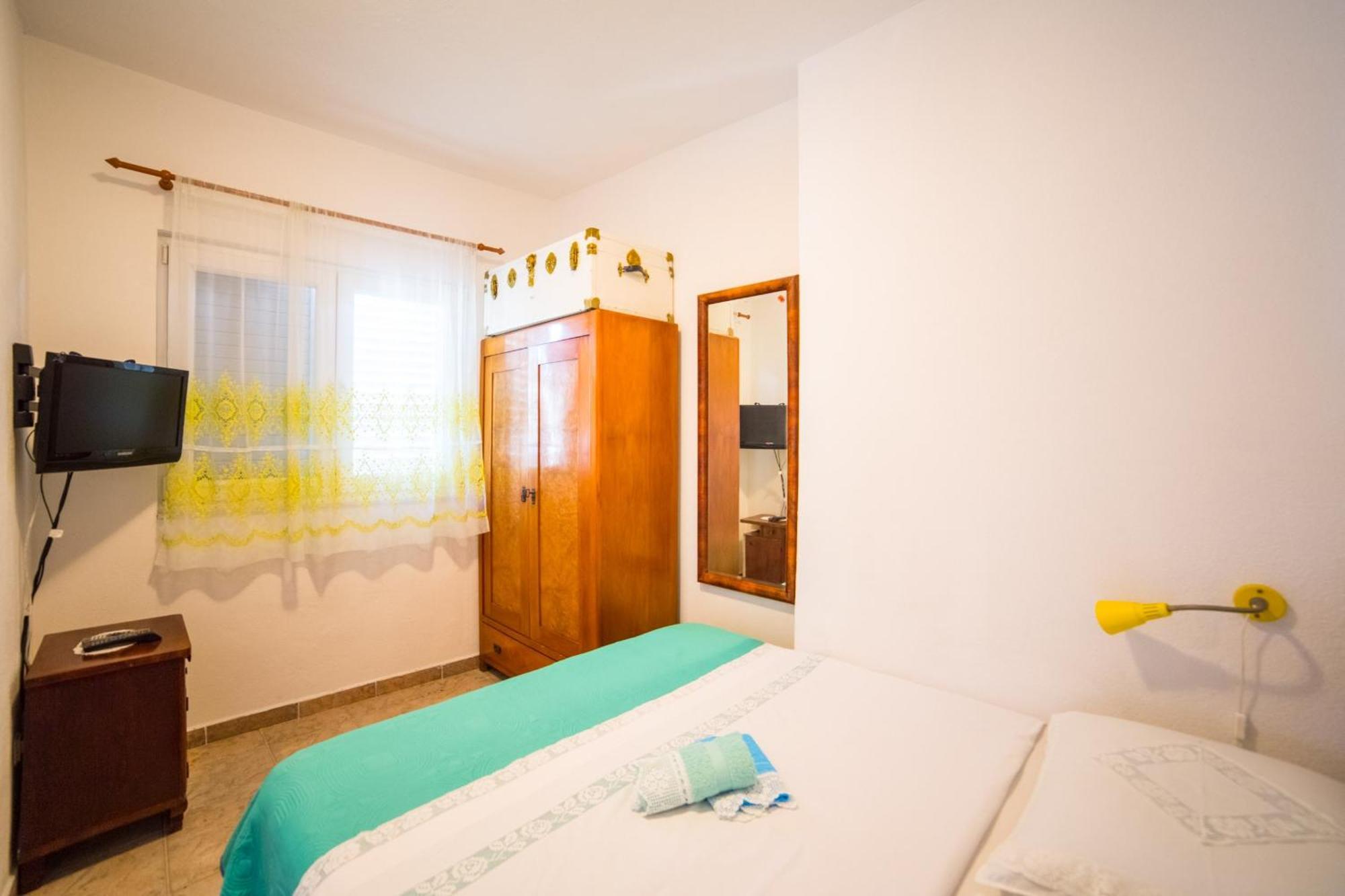 Apartmani Kala Podgora Habitación foto